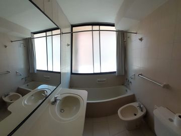 SE VENDE AMPLIO DEPARTAMENTO EN CARMEN SYLVA