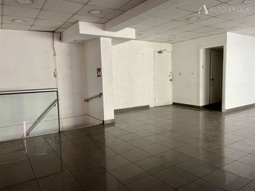 Local Comercial en Venta en Agustinas con San Antonio