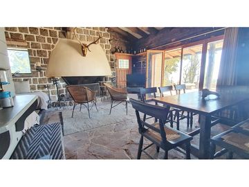 PATRIMONIAL REFUGIO CON AMPLIO TERRENO FARELLONES