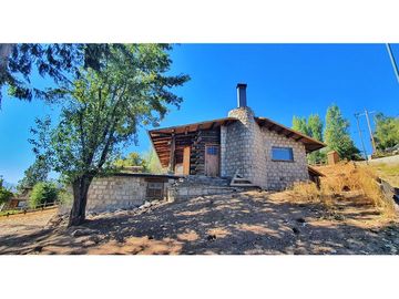 PATRIMONIAL REFUGIO CON AMPLIO TERRENO FARELLONES