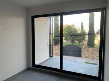Departamentos de 2 Recamaras en Zona de Lomas de San Luis, por Restaurante PezVaca