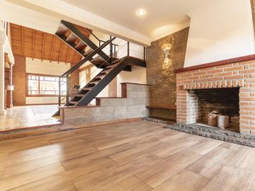 VENTA CASA 240 M2 COCHERA QUINCHO VALENTIN ALSINA LANUS