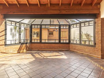 VENTA CASA 240 M2 COCHERA QUINCHO VALENTIN ALSINA LANUS