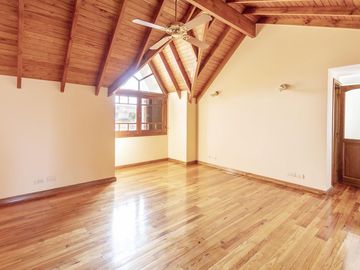 VENTA CASA 240 M2 COCHERA QUINCHO VALENTIN ALSINA LANUS