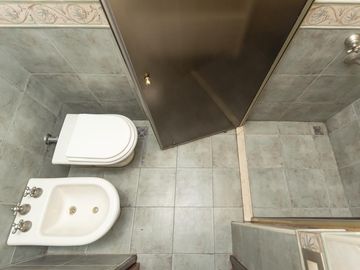 VENTA CASA 240 M2 COCHERA QUINCHO VALENTIN ALSINA LANUS