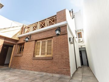 VENTA CASA 240 M2 COCHERA QUINCHO VALENTIN ALSINA LANUS