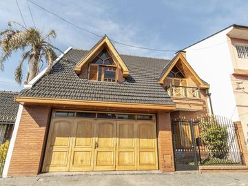VENTA CASA 240 M2 COCHERA QUINCHO VALENTIN ALSINA LANUS