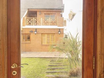 VENTA CASA 240 M2 COCHERA QUINCHO VALENTIN ALSINA LANUS