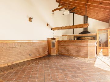 VENTA CASA 240 M2 COCHERA QUINCHO VALENTIN ALSINA LANUS