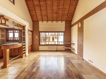 VENTA CASA 240 M2 COCHERA QUINCHO VALENTIN ALSINA LANUS