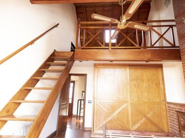 VENTA CASA 240 M2 COCHERA QUINCHO VALENTIN ALSINA LANUS