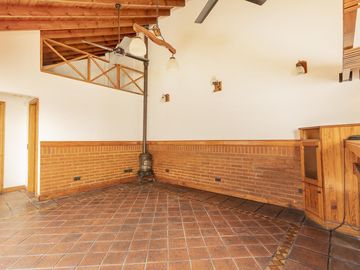 VENTA CASA 240 M2 COCHERA QUINCHO VALENTIN ALSINA LANUS
