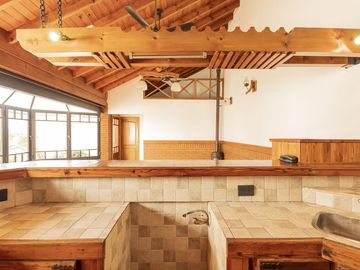 VENTA CASA 240 M2 COCHERA QUINCHO VALENTIN ALSINA LANUS