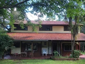 Casa en venta - 3 Dormitorios 2 Baños - Cocheras - 3.000Mts2 - Campana