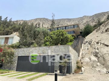Hermosa casa de Campo a la Venta en Condominio La Quebrada con espectacular vista