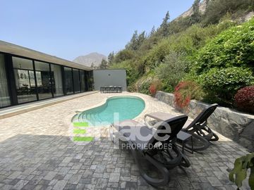 Hermosa casa de Campo a la Venta en Condominio La Quebrada con espectacular vista