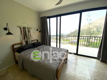 Hermosa casa de Campo a la Venta en Condominio La Quebrada con espectacular vista