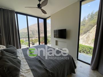 Hermosa casa de Campo a la Venta en Condominio La Quebrada con espectacular vista