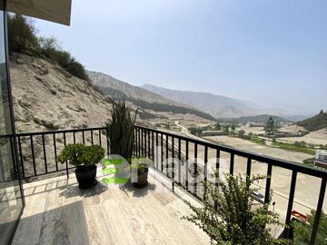 Hermosa casa de Campo a la Venta en Condominio La Quebrada con espectacular vista