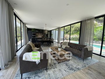 Hermosa casa de Campo a la Venta en Condominio La Quebrada con espectacular vista