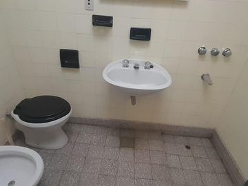 Casa en  venta cuatro dormitorios mas dependencia, Cerro