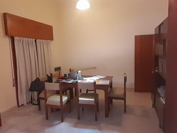 Casa en  venta cuatro dormitorios mas dependencia, Cerro