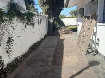 Casa en  venta cuatro dormitorios mas dependencia, Cerro