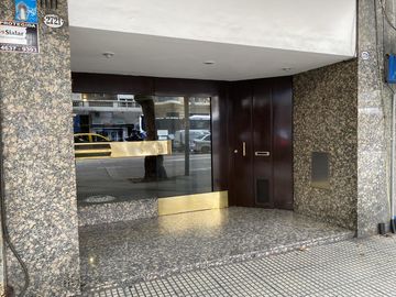 3 Ambientes con Dependencia Lavedero y Patio RECOLETA
