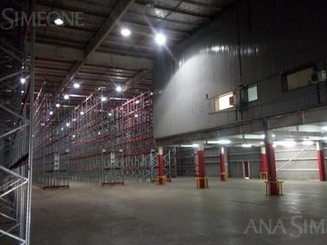 Excelentes Naves Triple A dentro de Parque Industrial