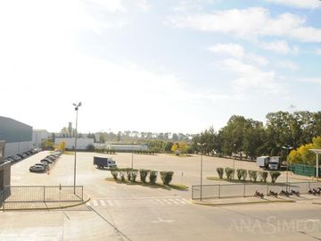 Excelentes Naves Triple A dentro de Parque Industrial