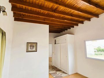 OPORTUNIDAD. 3 DORMITORIOS. PILETA. BARRIO ESCRITURABLE.
