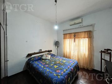 Casa  multifamiliar en Valentín Alsina