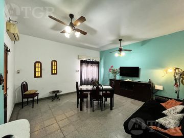 Casa  multifamiliar en Valentín Alsina