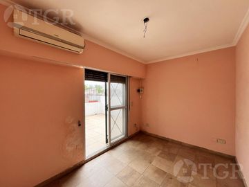 Casa  multifamiliar en Valentín Alsina