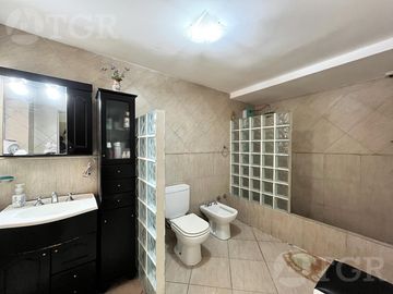 Casa  multifamiliar en Valentín Alsina