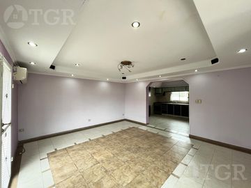 Casa  multifamiliar en Valentín Alsina