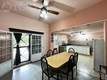 Casa  multifamiliar en Valentín Alsina