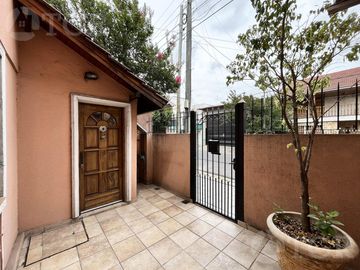 Casa  multifamiliar en Valentín Alsina