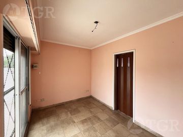 Casa  multifamiliar en Valentín Alsina