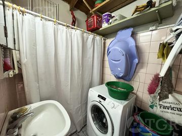 Casa  multifamiliar en Valentín Alsina