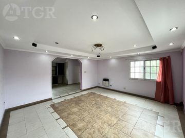 Casa  multifamiliar en Valentín Alsina