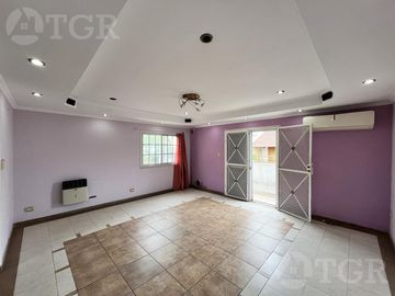 Casa  multifamiliar en Valentín Alsina