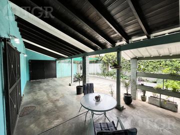Casa  multifamiliar en Valentín Alsina