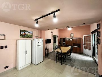 Casa  multifamiliar en Valentín Alsina