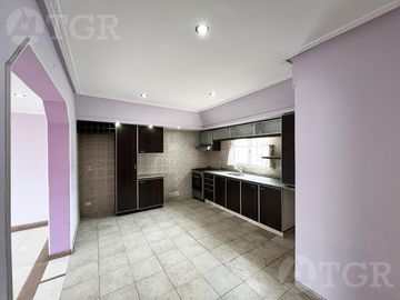 Casa  multifamiliar en Valentín Alsina