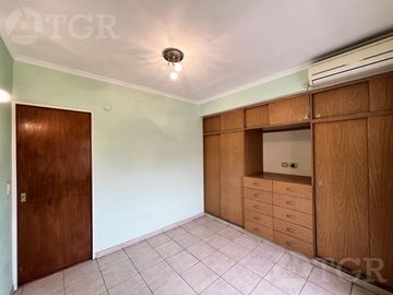 Casa  multifamiliar en Valentín Alsina