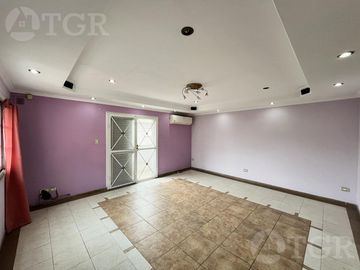 Casa  multifamiliar en Valentín Alsina