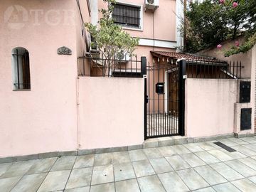 Casa  multifamiliar en Valentín Alsina