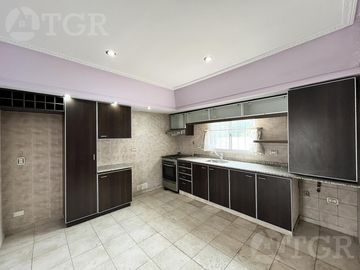 Casa  multifamiliar en Valentín Alsina