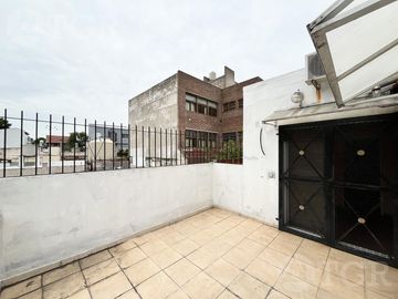 Casa  multifamiliar en Valentín Alsina